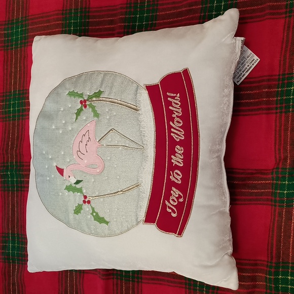 🎄🎄NWT Two (2) Christmas Pillows " Joy To The World" - Picture 4 of 9